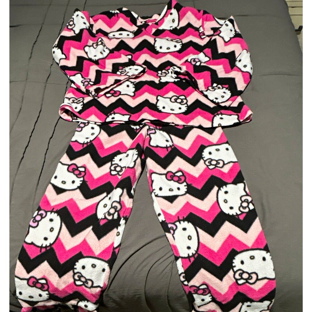 Hello Kitty Girls Size 10. 2-Piece 100% Pajama Set, Long Sleeve